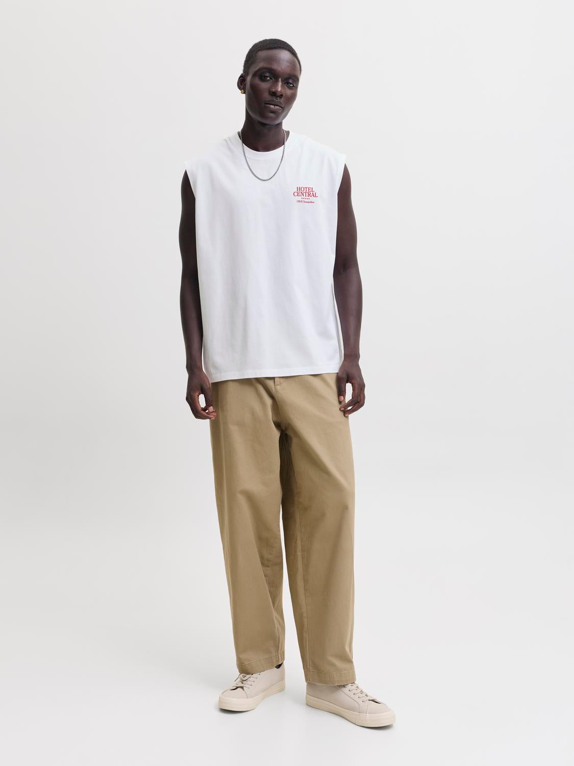 model_shot-front_full
